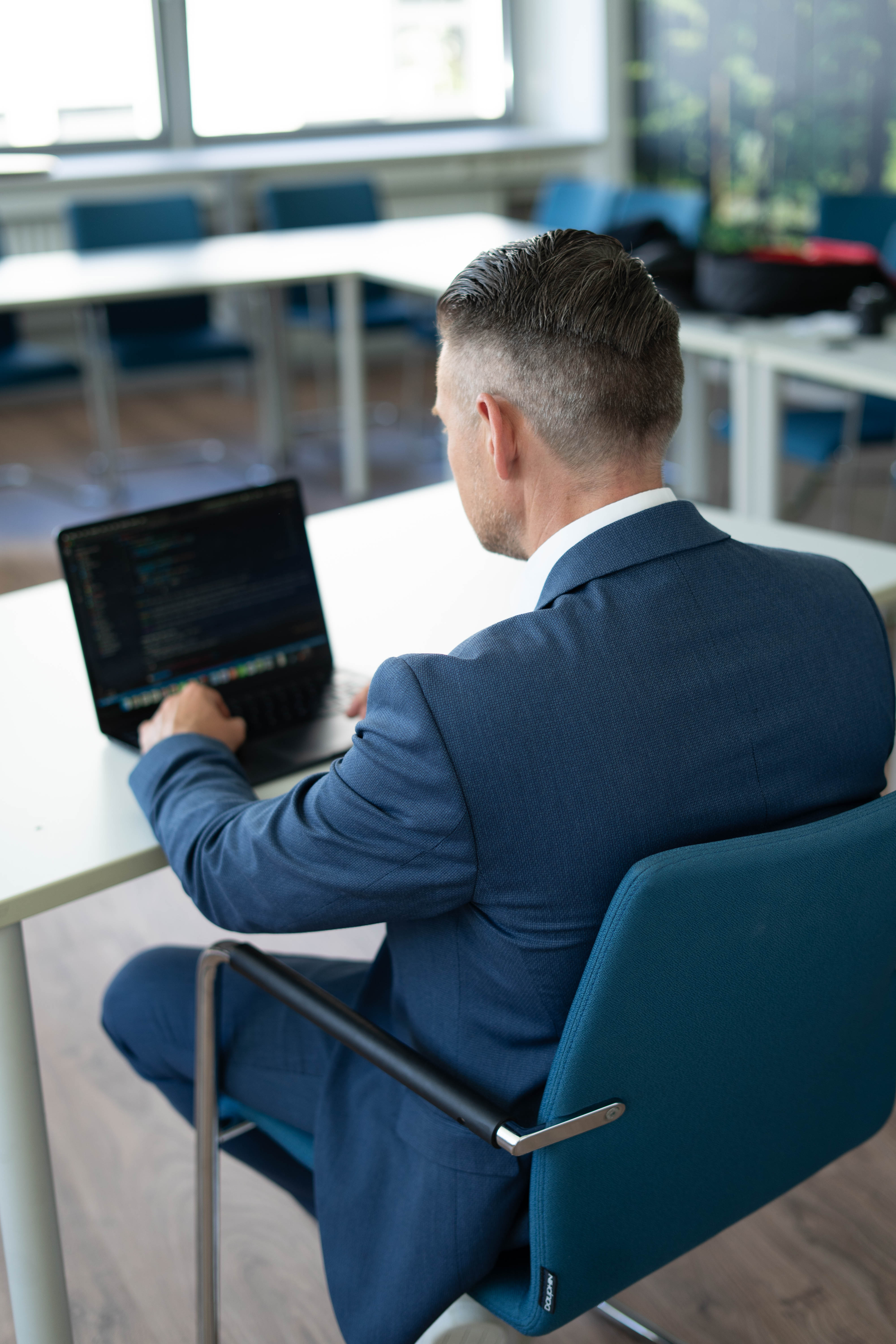 Alex Huber am Laptop